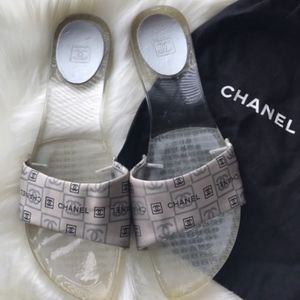 Unique Chanel clear Lucite/jelly sandals Size 8